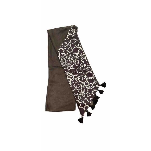 Demdaco Black and White Pull Through Scarf Super Soft Abstract Design NWT - Picture 2 of 5